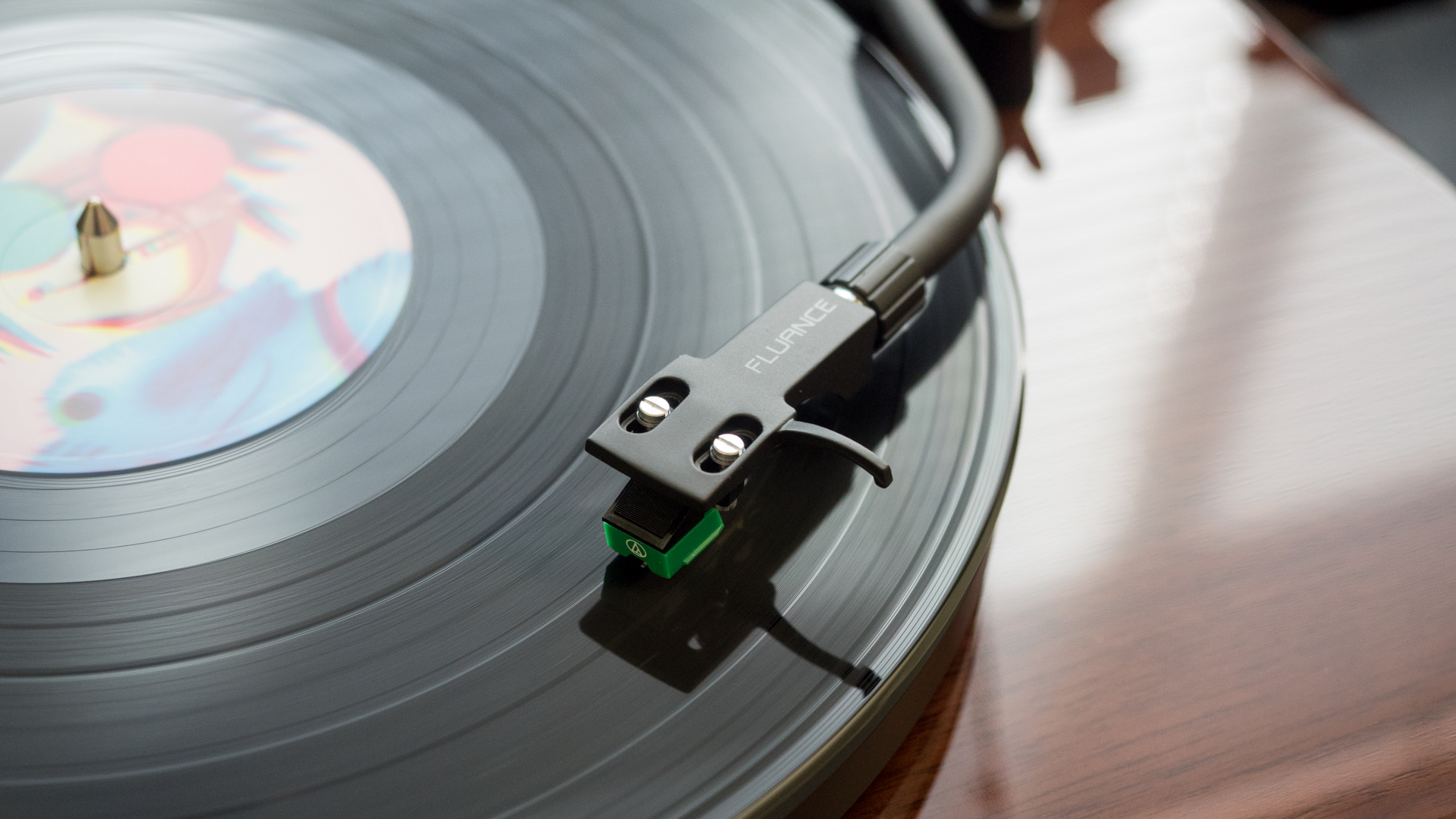 how does a record player work